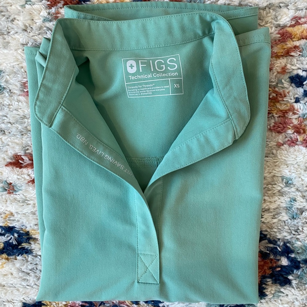 Figs XS Jade Rafaela top